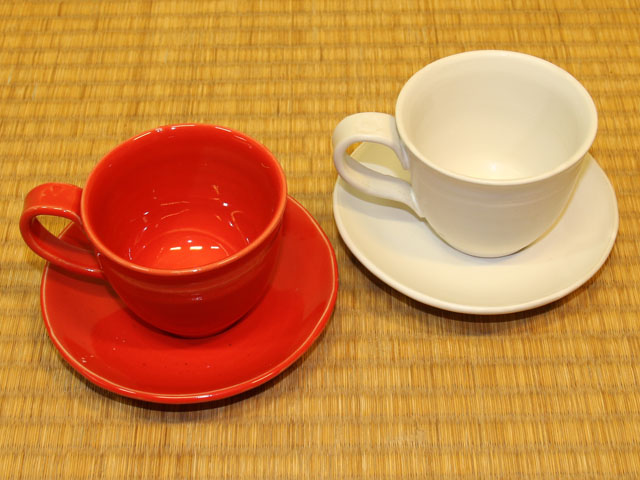 ペアコーヒーカップ&ソーサー 白と赤